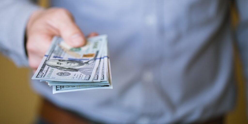 how do financial advisors make money